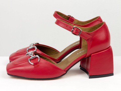 Дизайнерские босоножки на невысоком  обтяжном каблуке из натуральной итальянской кожи красного цвета с серебряной фурнитурой, С-2211/1-13